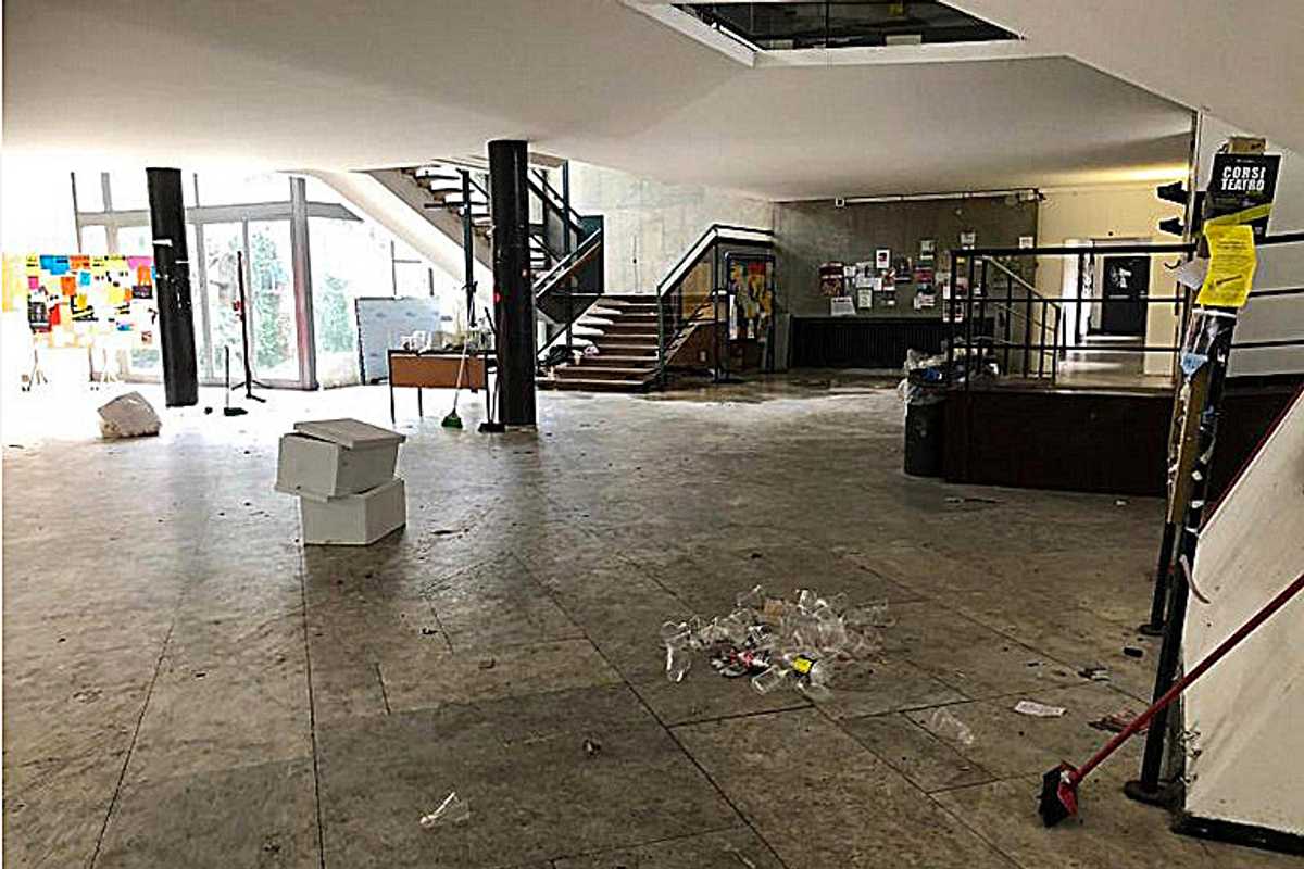 Università lercia dopo il rave illegale. I collettivi irridono il rettore furioso