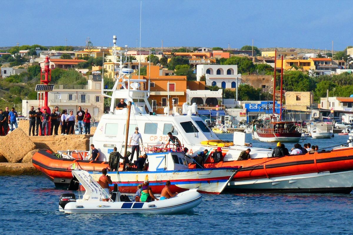 Roma regala 10 motovedette alla Guardia costiera libica ma adesso nessuno si indigna