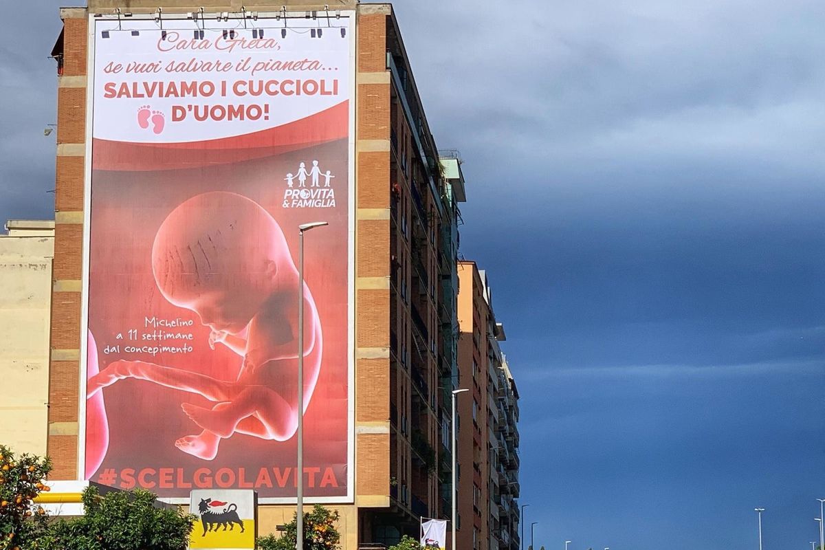 Manifesti aborto, Brandi e Coghe: «Noi violenti per aver mostrato Michelino in pancia. E Taffo tutto bene?»