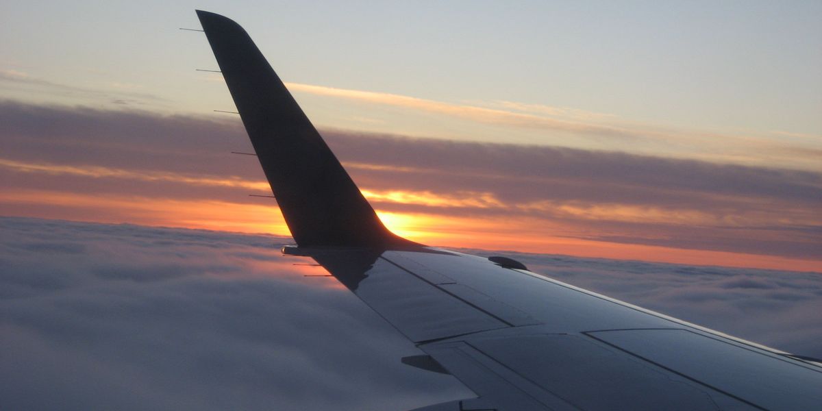 People Share What Happened When Someone Died On Their Plane Mid-Flight