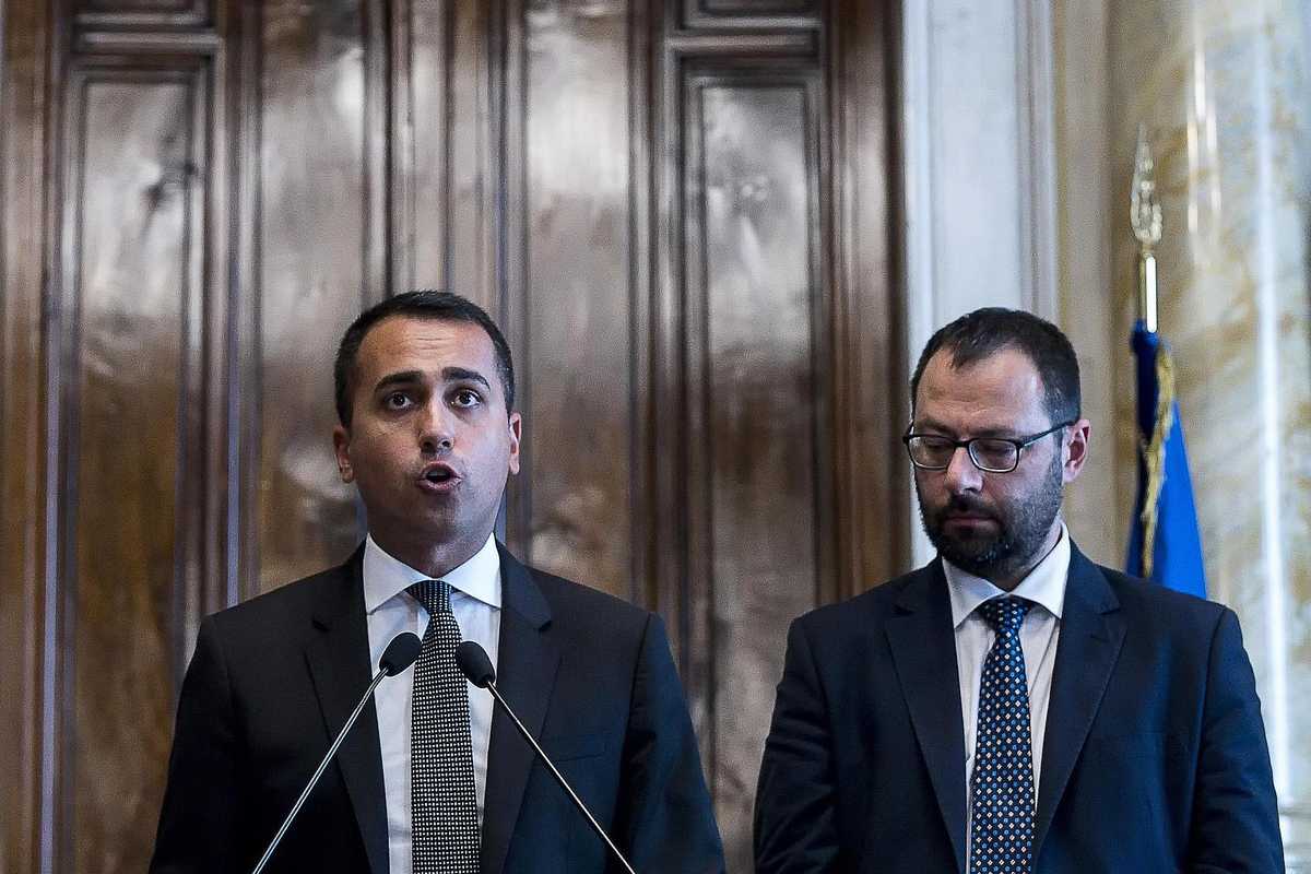 Di Maio vuole pieni poteri agli Esteri e ruba le deleghe al suo ex ministero