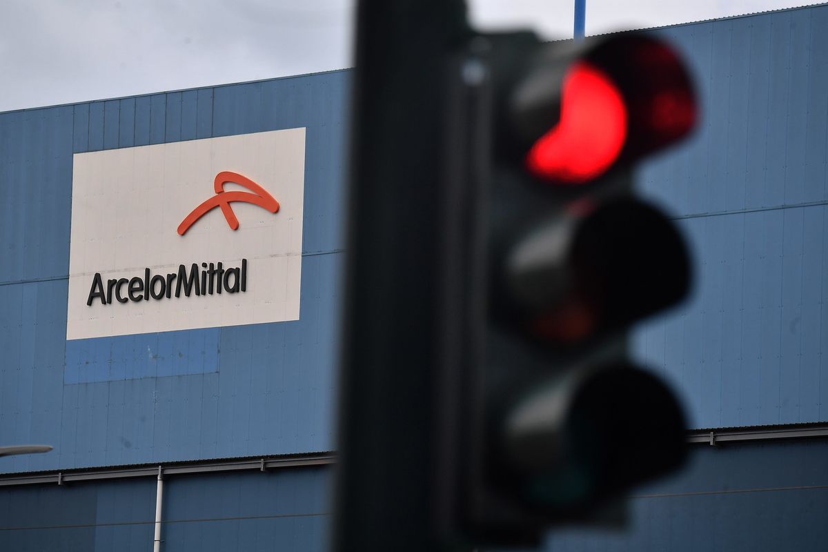 Gli indiani non ci sentono e spengono i forni dell’Ilva. L’esecutivo va nel pallone