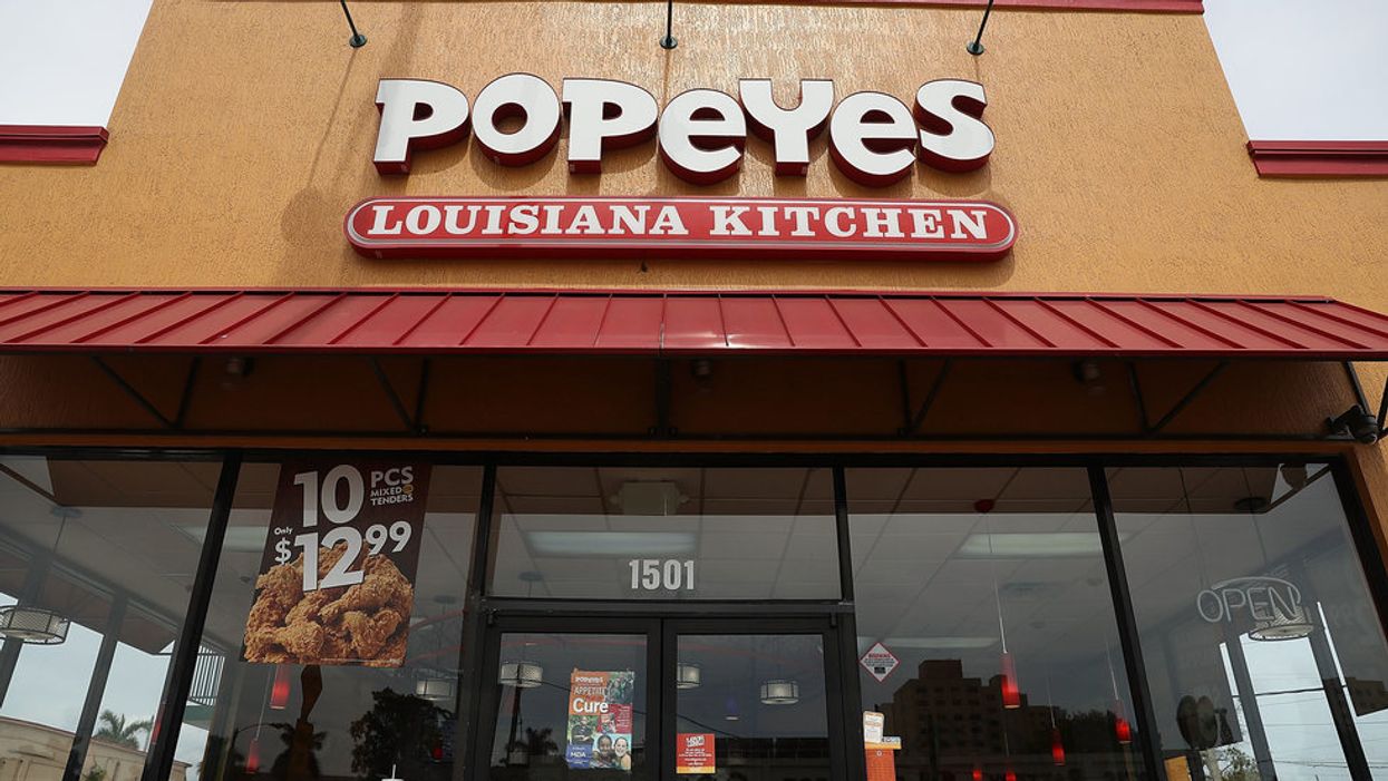 Popeyes chicken sandwich inspires Georgia man to jump on order counter, break into song