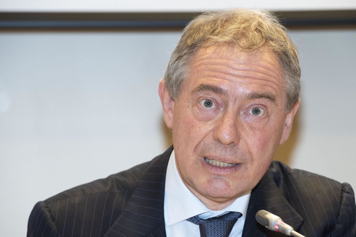 Adolfo Urso: «Gli stranieri ci colonizzano. E chi governa è connivente»