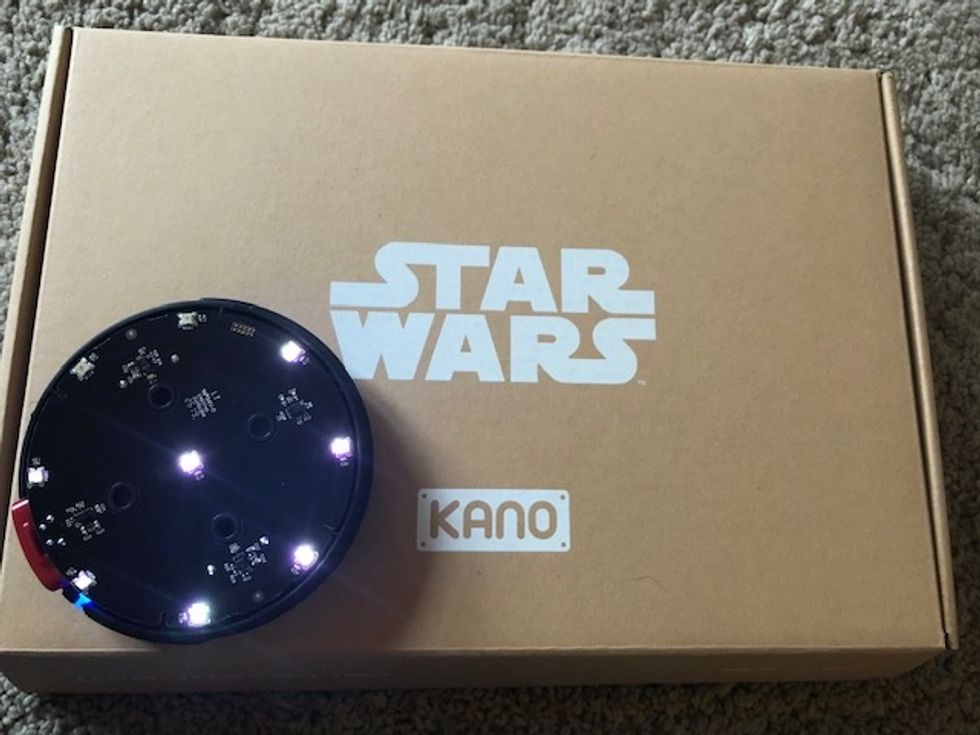 The motion sensor, not put together, on the Star Wars Kano Coding Kit box