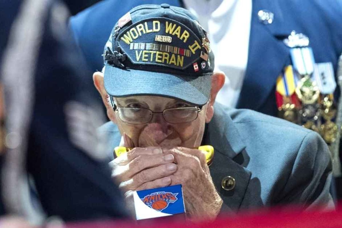 96-year-old vet stuns Knicks fans with heartfelt version of the national anthem on Veterans Day