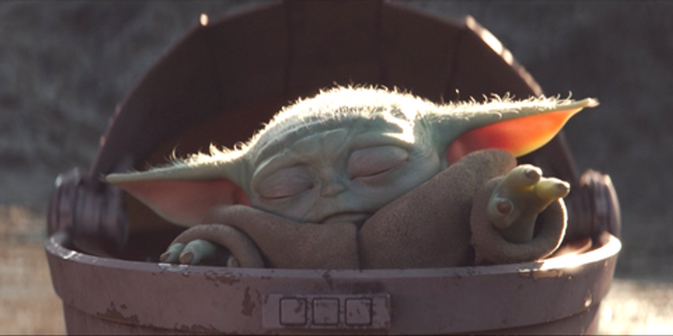 Baby Yoda uses the force in episode 2