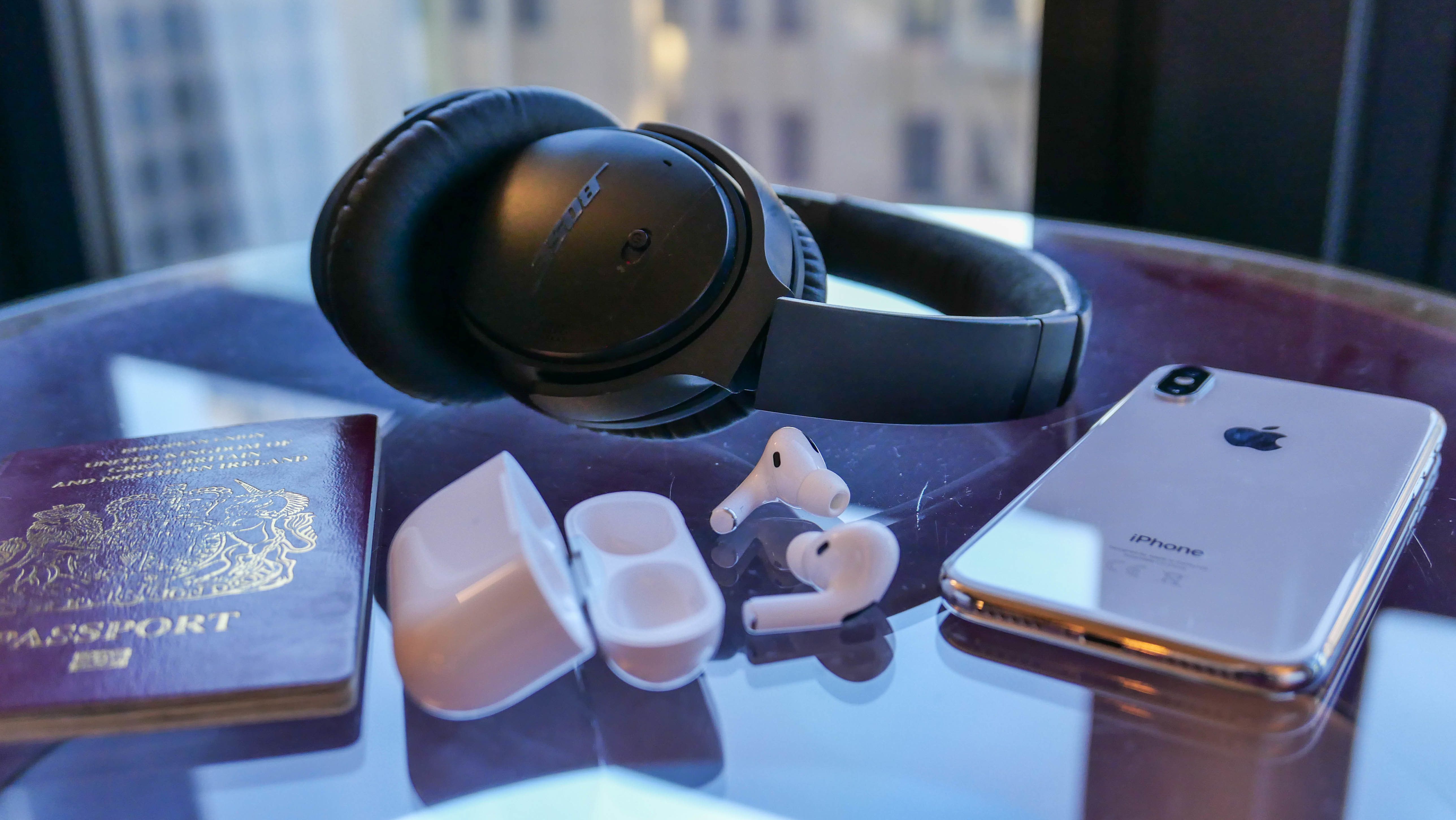 Apple airpods vs best sale bose quietcomfort 35 ii