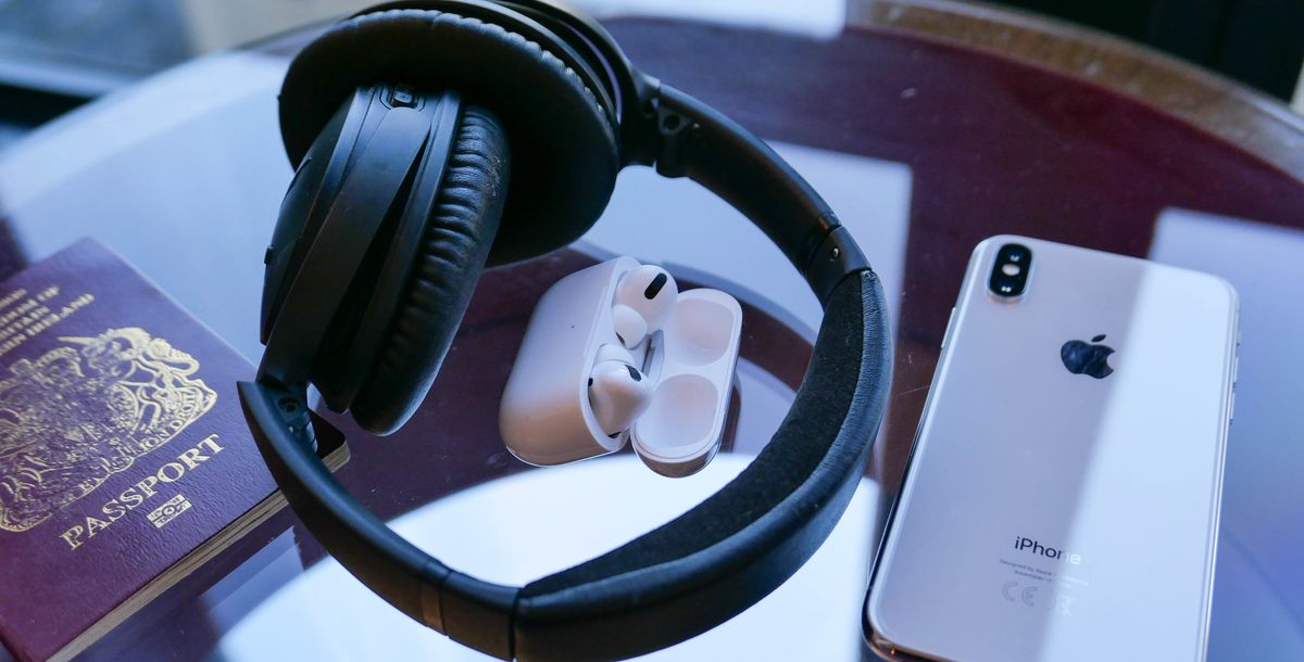 Apple AirPods Pro vs Bose QC35 Which is best for flying