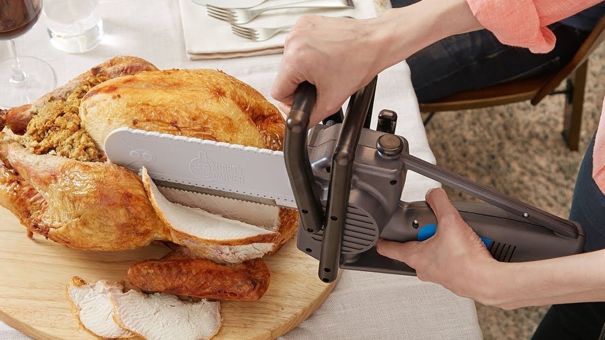 This chainsaw turkey carving knife is the Thanksgiving gift every dad needs