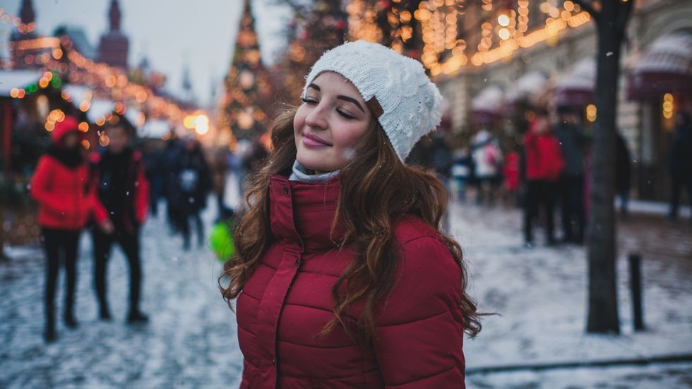 5 Reasons Being Single During The Holidays Actually Jingle Bell Rocks