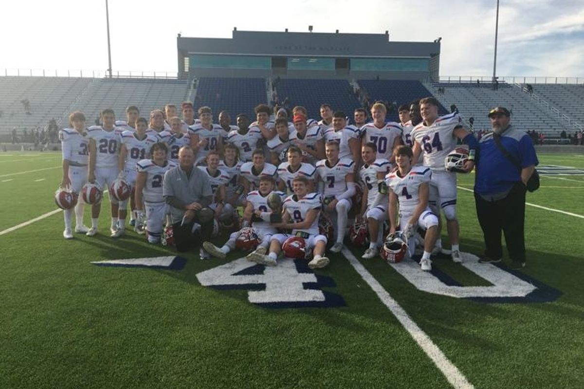 Sabine captures program's first playoff victory, 20-14 over Mount Vernon