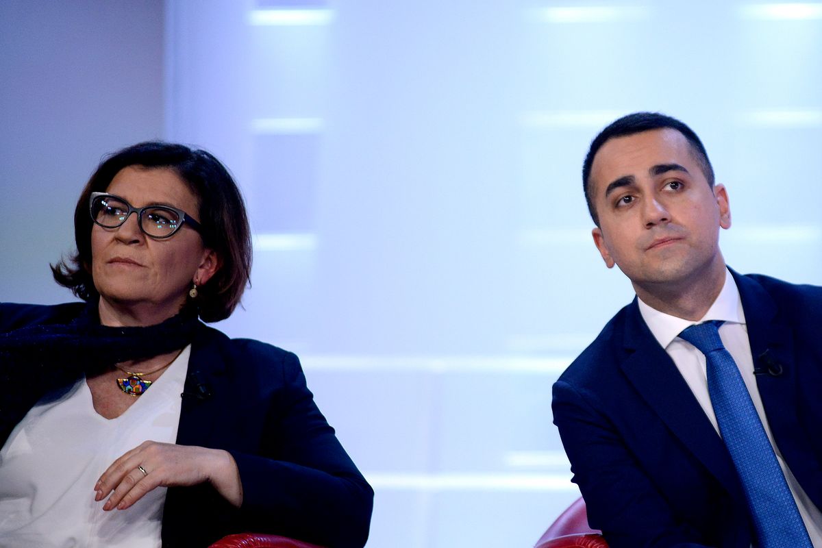 Il M5s sfratta l’ex ministro: «Inaccettabile»