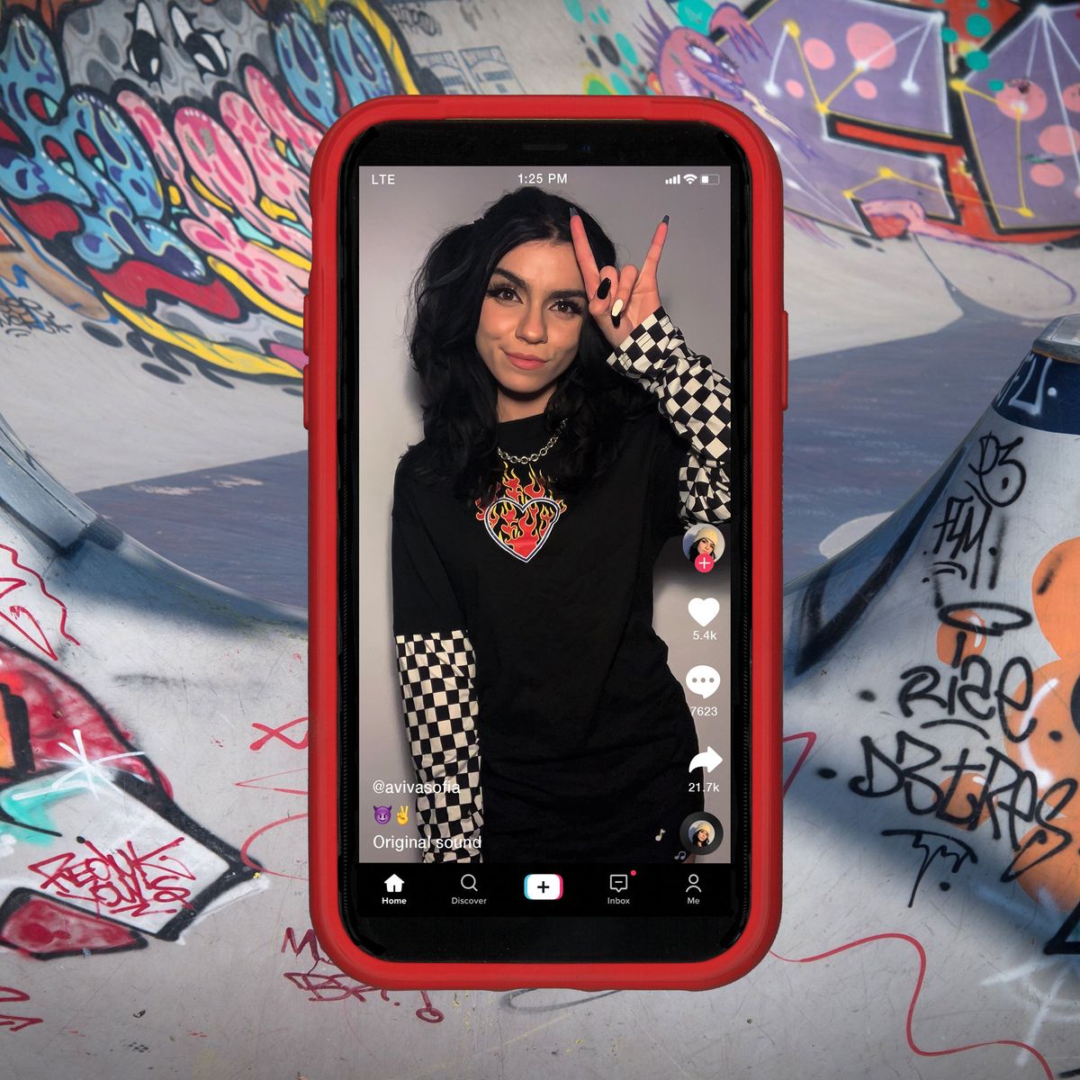 The E-Girl: Aviva Sofia (@avivasofia) - PAPER Magazine