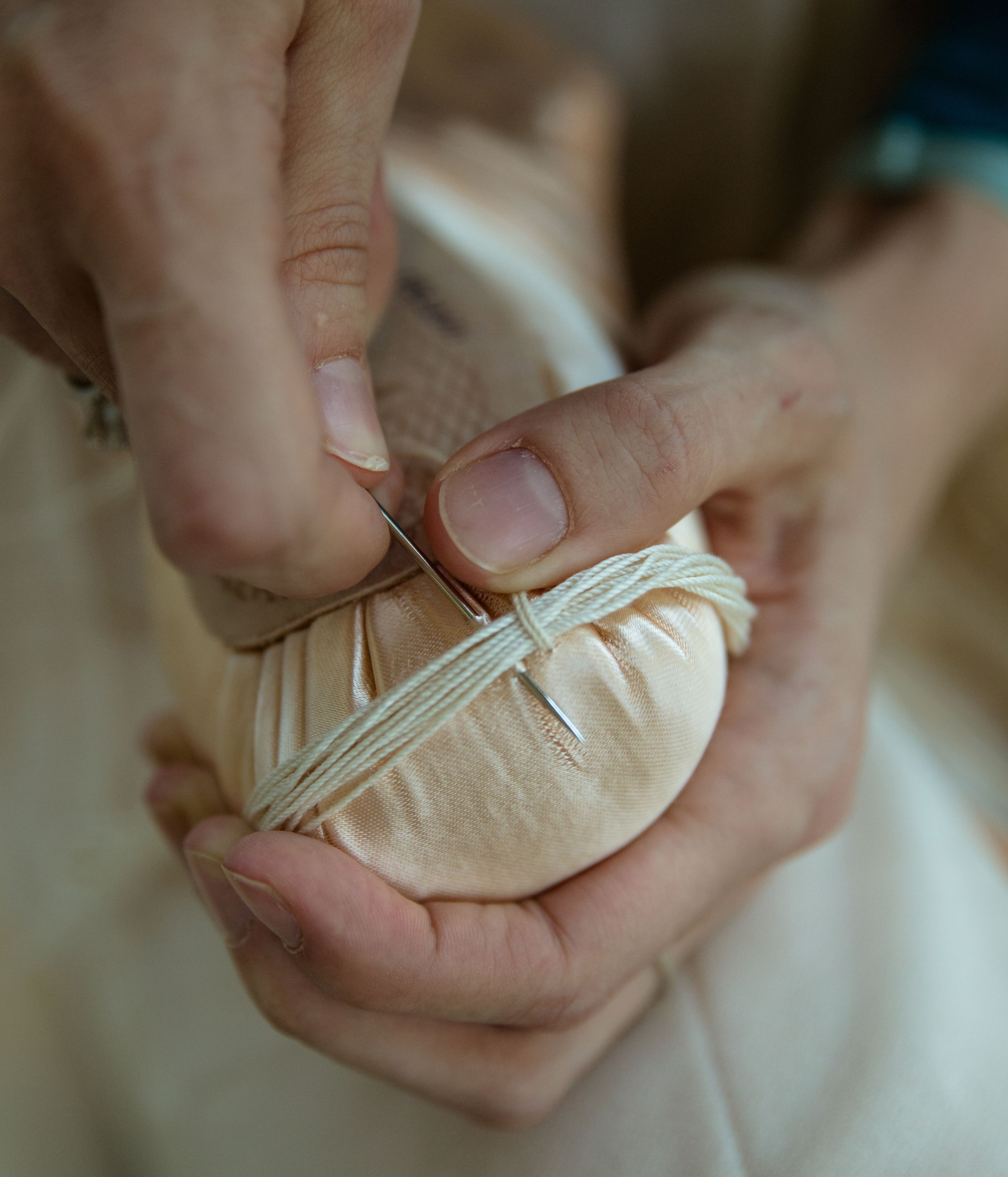 darning pointe shoes