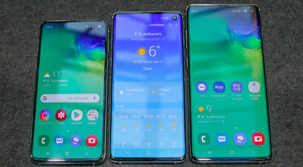 Samsung Galaxy S10 smartphones in different sizes