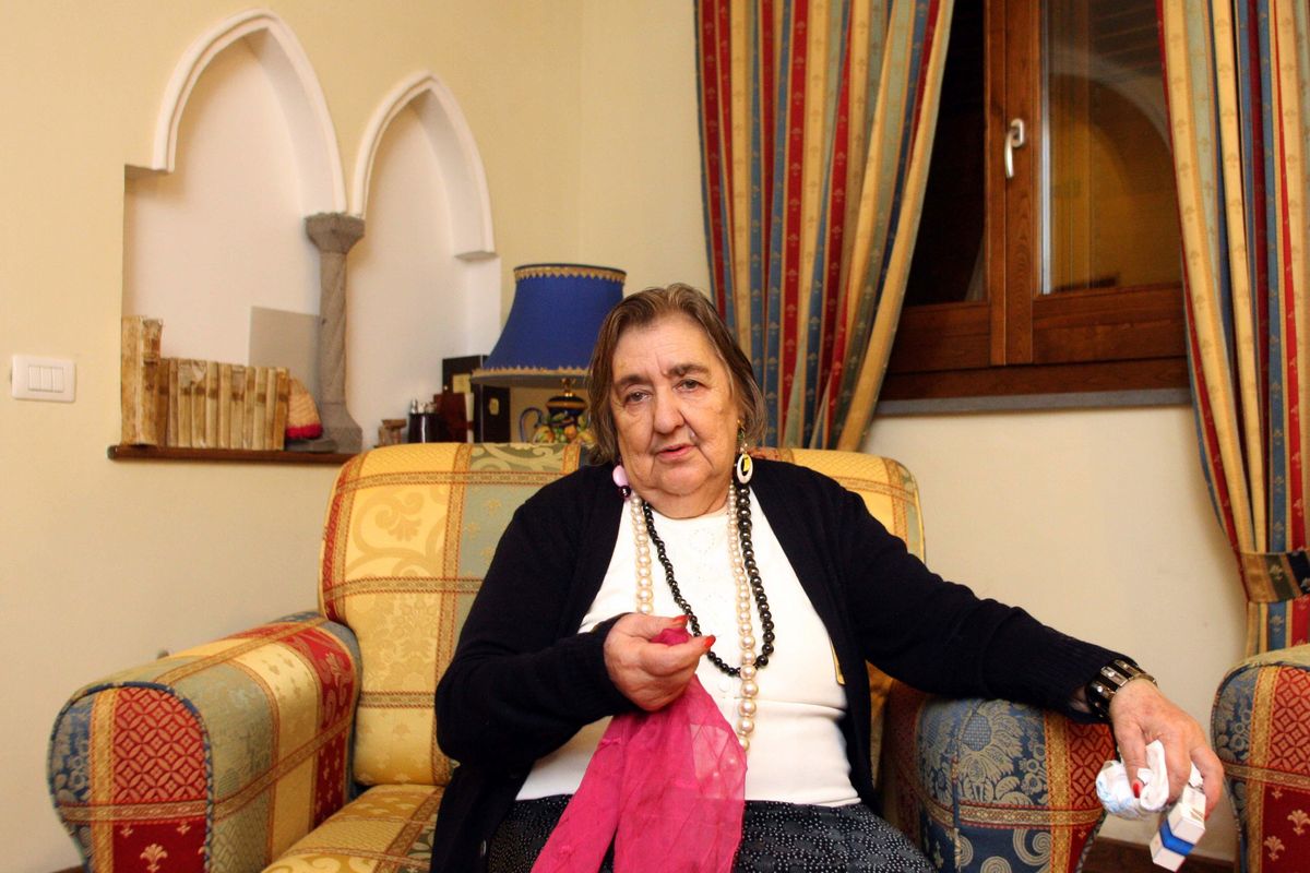 La poetessa bambina che amava tutti. Specialmente i matti