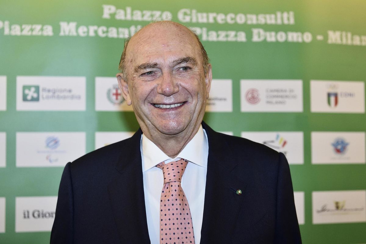 Ernesto Pellegrini: «Guardi, son riuscito a fare scrivere “Forza Inter” al Cav»