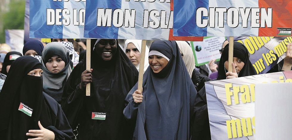 Crescono i partiti islamici in Francia ma per il governo non è un problema