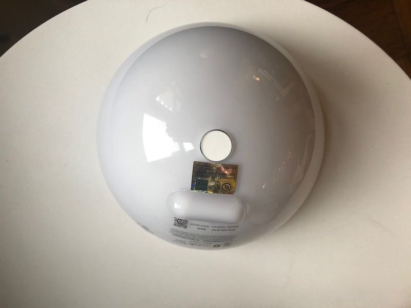 The back of the Philips Hue Go lamp with a lip or edge