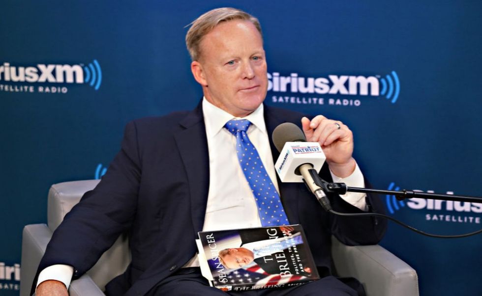 The Wall St. Journal Had a White House Reporter Review Sean Spicer's New Book, and It's Scathing AF
