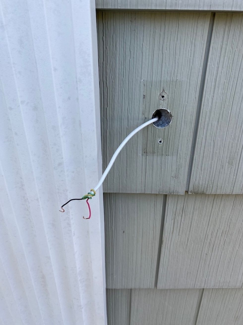 Picture of wires from a doorbell.