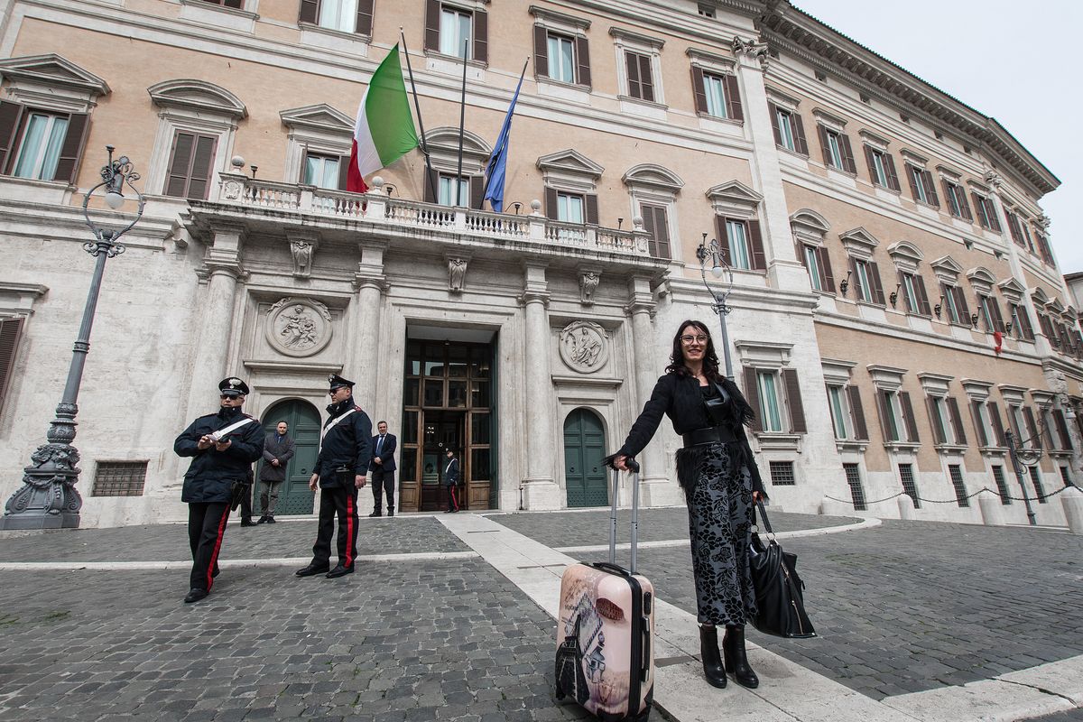 I buchi nella versione della renziana col portaborse vicino a Cosa nostra