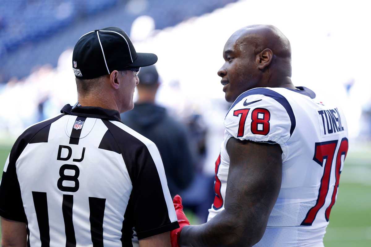 Texans lock up left tackle Tunsil with $22 million per year deal