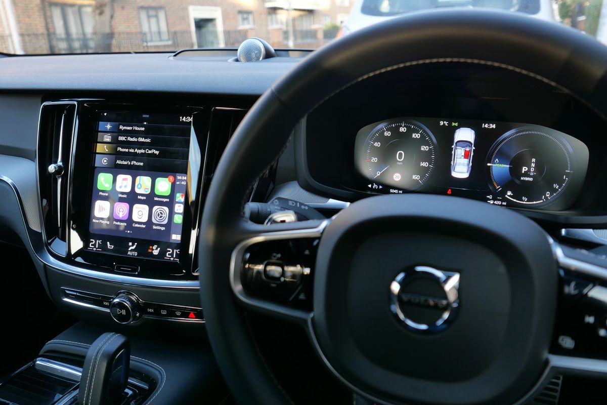 Volvo S60 digital dashboard and Apple CarPlay