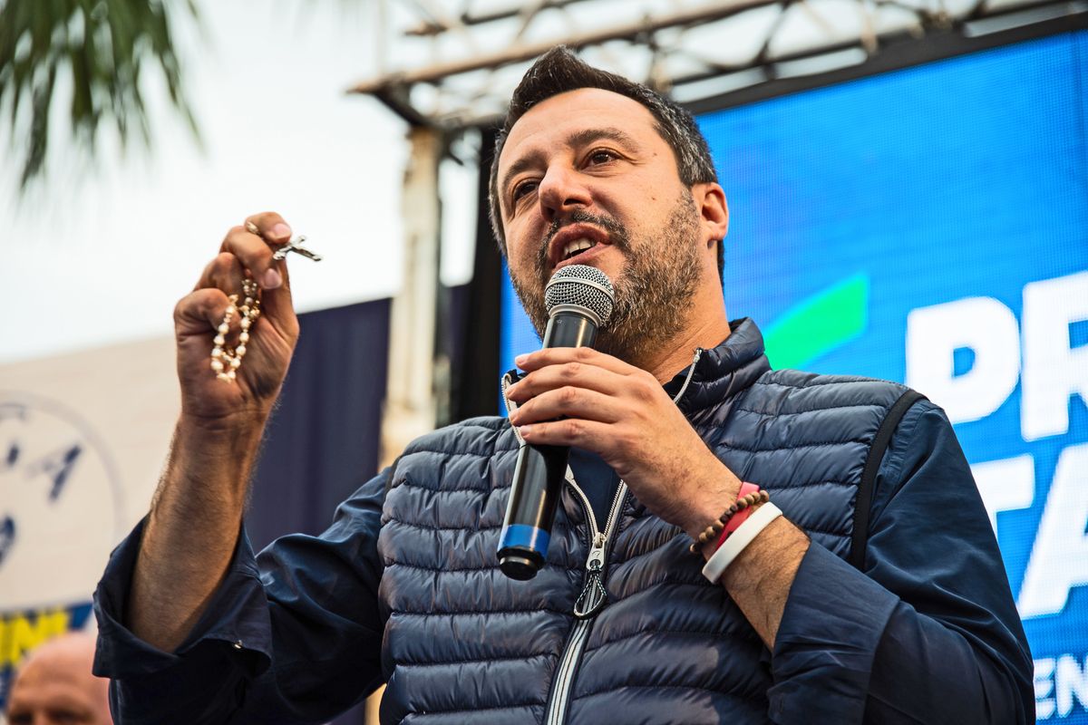 Blasfemi sono i gay pride anticattolici. Non le preghiere per aiutare Salvini