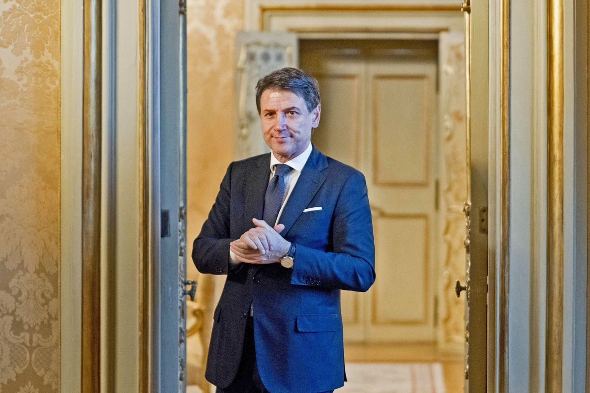 Conte ipnotizza un’Aula vuota. Poi il centrodestra suona la sveglia