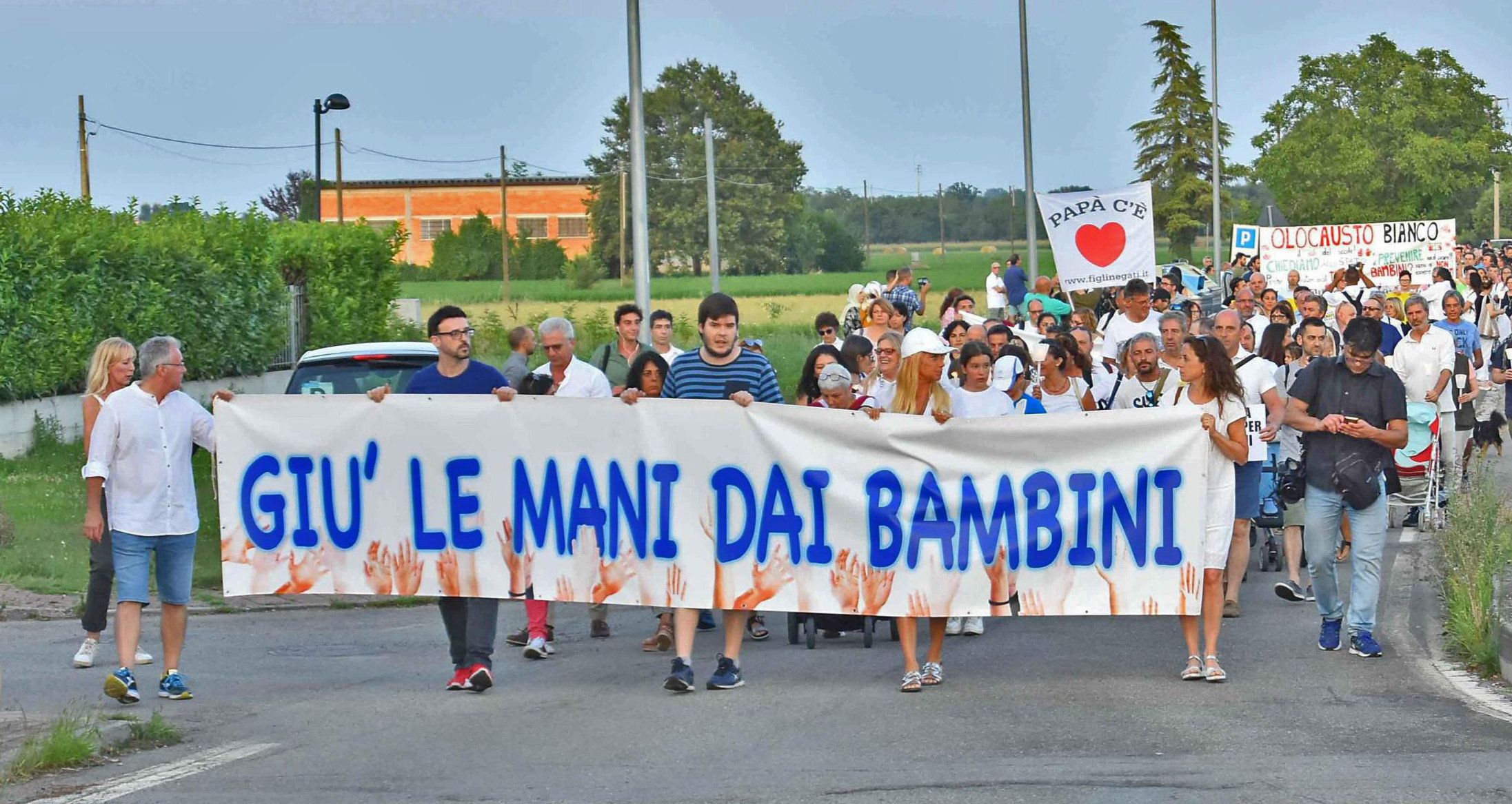 Il Pd incorona Bibbiano: «Il migliore sistema di gestione minori in Italia»