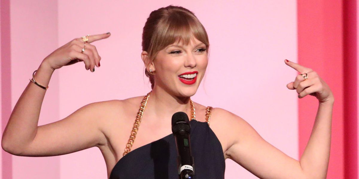 Taylor Swift goes on a lengthy rant about 'toxic male privilege' in her Billboard speech. She waited for loud applause, but it never came.
