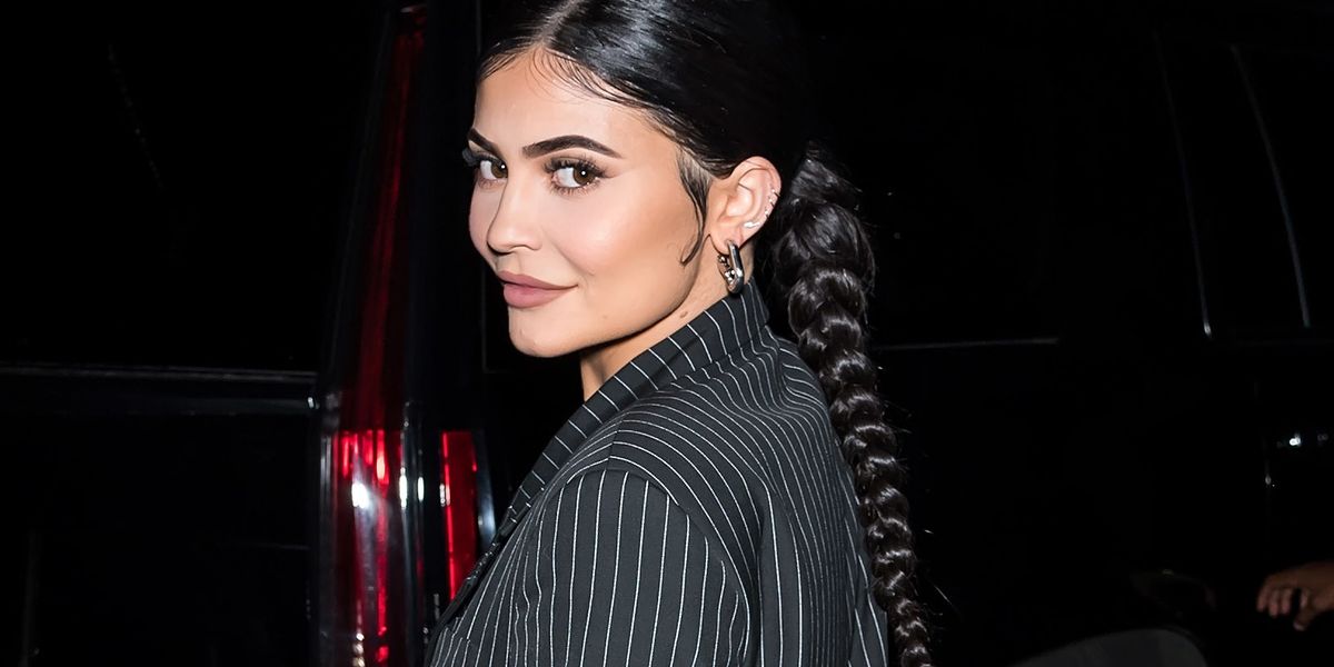 Kylie Jenner Sings "Rise and Shine" at Justin Bieber Auction PAPER