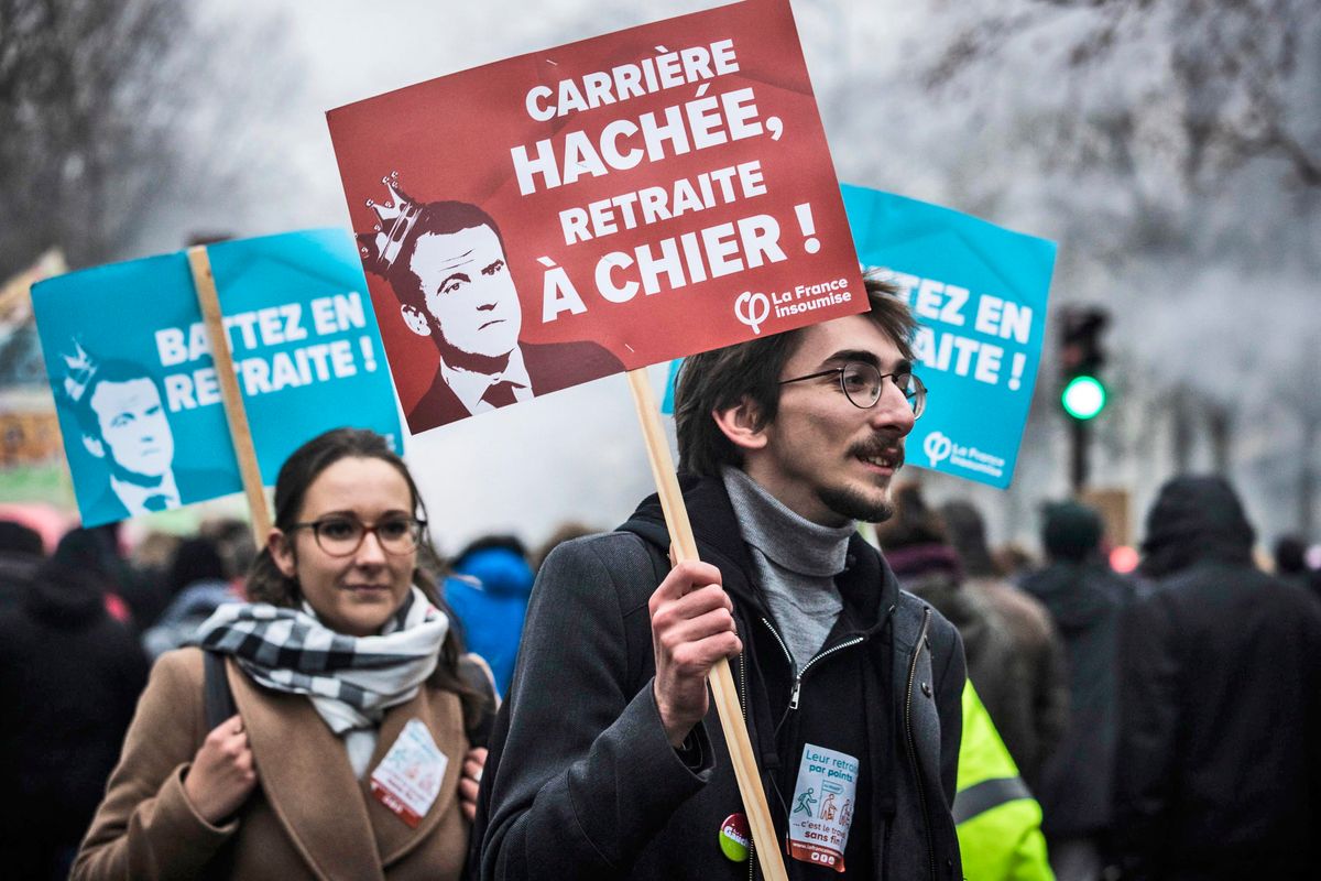 Tegola su Macron: lascia «Mister pensioni»