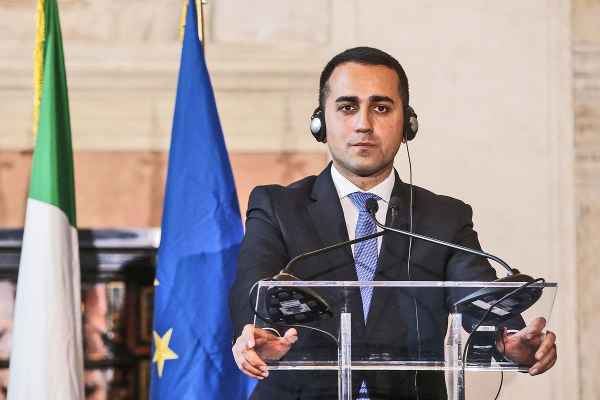 Di Maio trova lavoro: tassista del mare