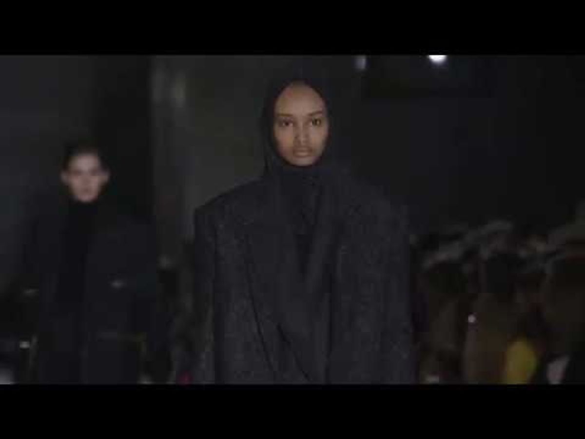 A Milano in passerella la modella con l'hijab