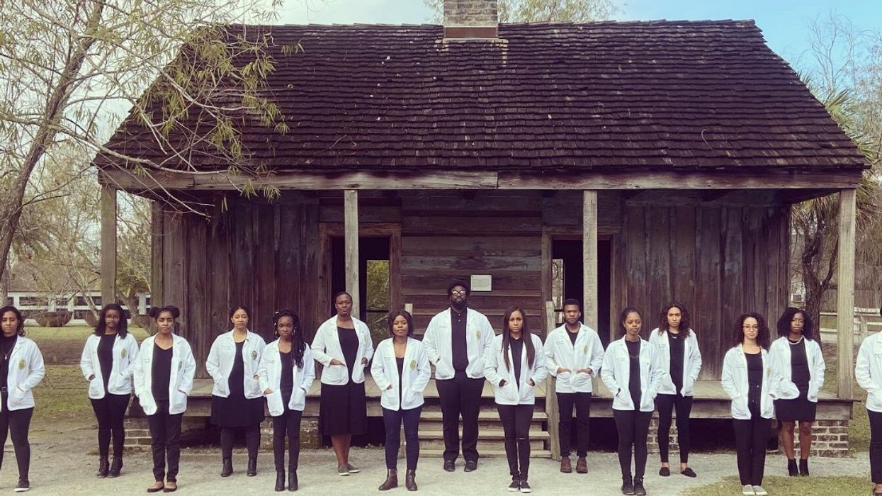 Group Of Black Med Students Pose In Front Of Former Slave Quarters To Spread Powerful Message