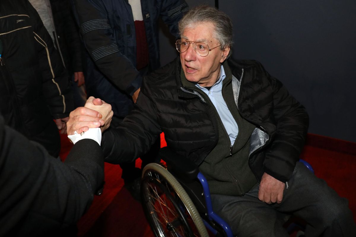 Bossi difenda la vecchia Lega, ma consegna base e futuro a Salvini