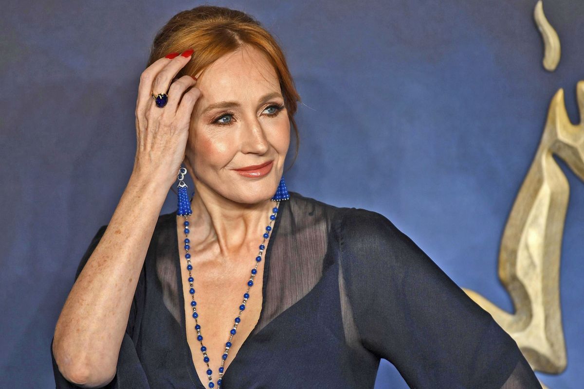 L’inquisizione trans trova un’altra strega: la scrittrice Rowling