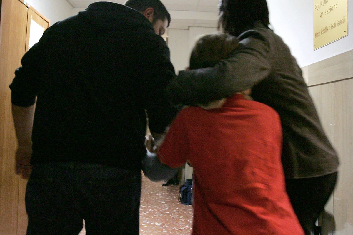 Siriano sequestra la figlia a scuola. Era già a processo per rapimento