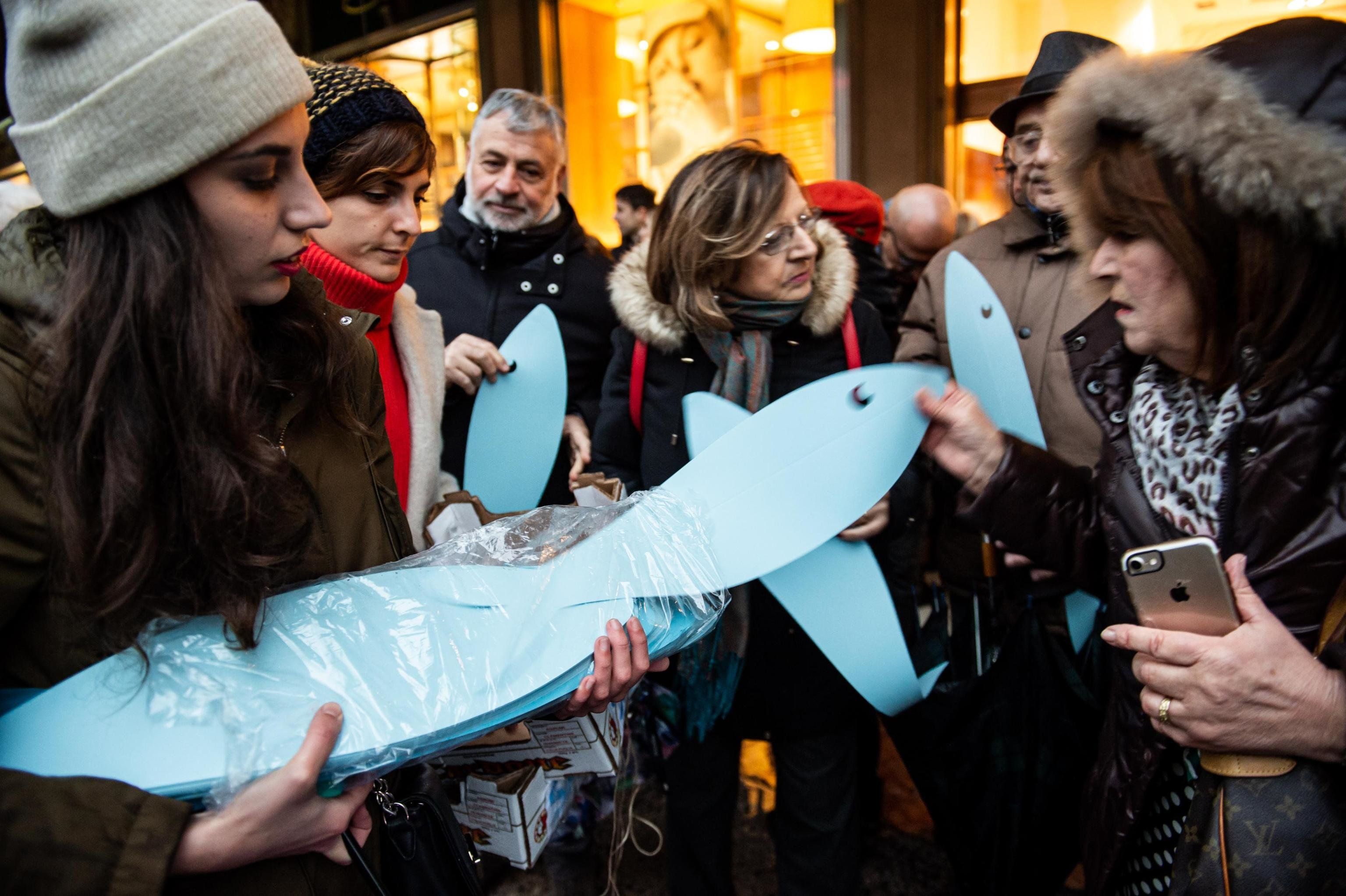 Le sardine invitano a manifestare utilizzando la mail ufficiale del Pd