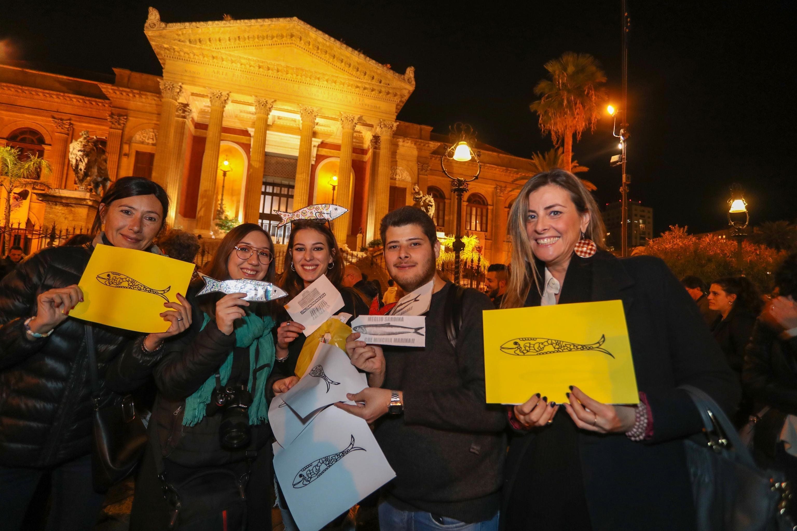 Uniformi e intolleranti come i regimi. Sardine è davvero il nome più giusto