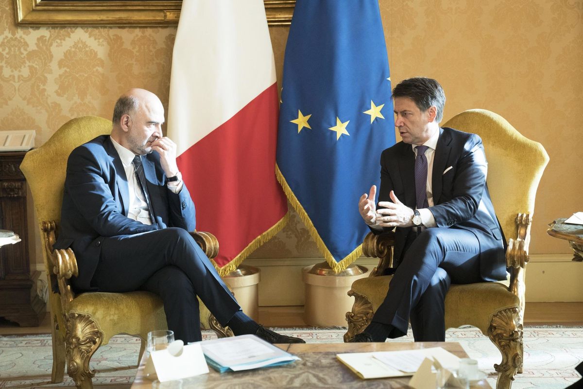 La maggioranza va in pezzi sul Mes e Conte fugge dal padrone francese
