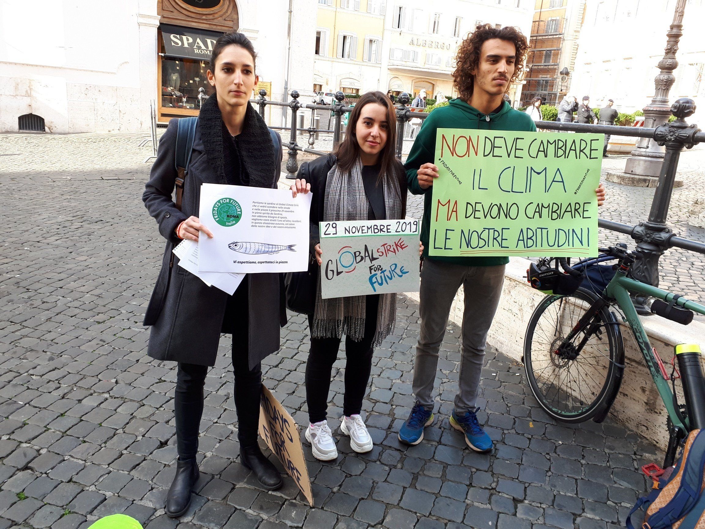 I pescetti in piazza puzzano già di vecchio