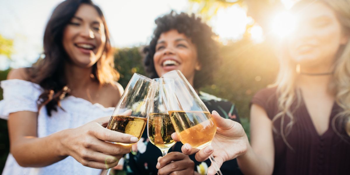 Fight Those Holiday Blues: 5 Tips To Slay Your Friendsgiving