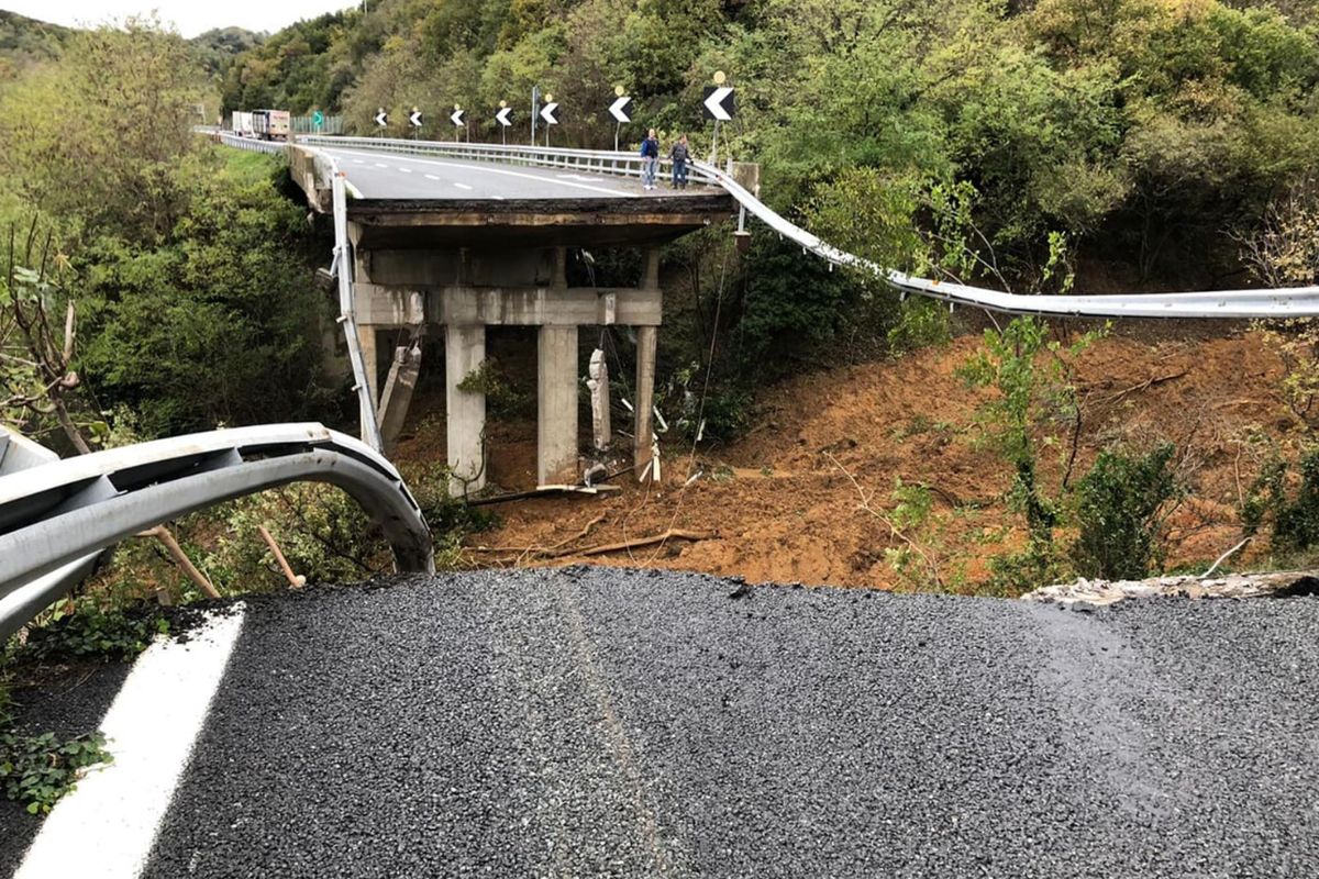 Sfiorato un altro ponte Morandi su un'autostrada sotto inchiesta