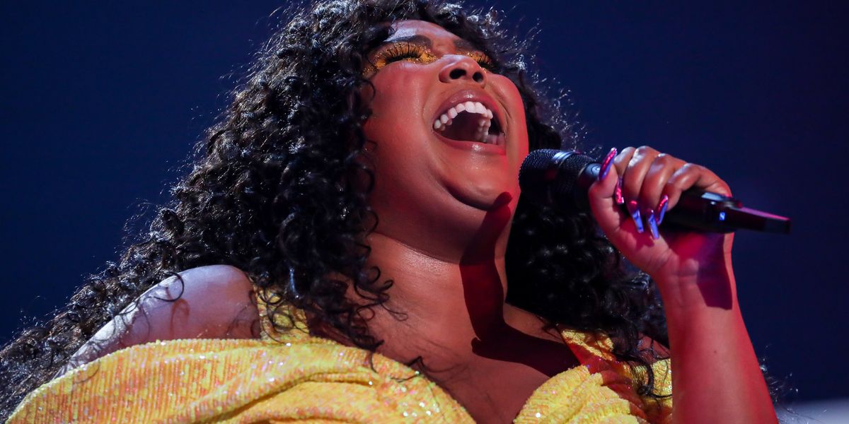 Lizzo Brought the Cutest Accessory to the AMAs