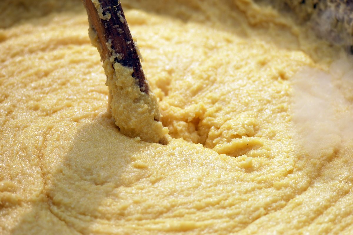 Amor di Polenta. Gialla, bianca, mista: cosa c’è da sapere sul piatto della tradizione