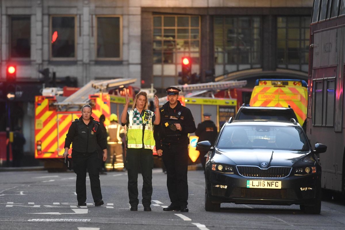 In Europa doppio atto di terrore. Londra e l’Aja prese a coltellate
